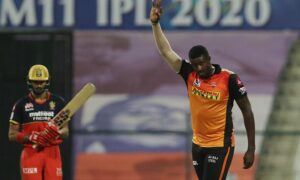 RCB vs SRH: Kohli's men struggling after losing two early wickets